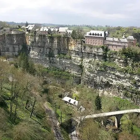 Maison Confortable Pres De Avec Jardin