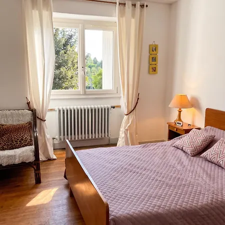 Maison Confortable Pres De Avec Jardin *
